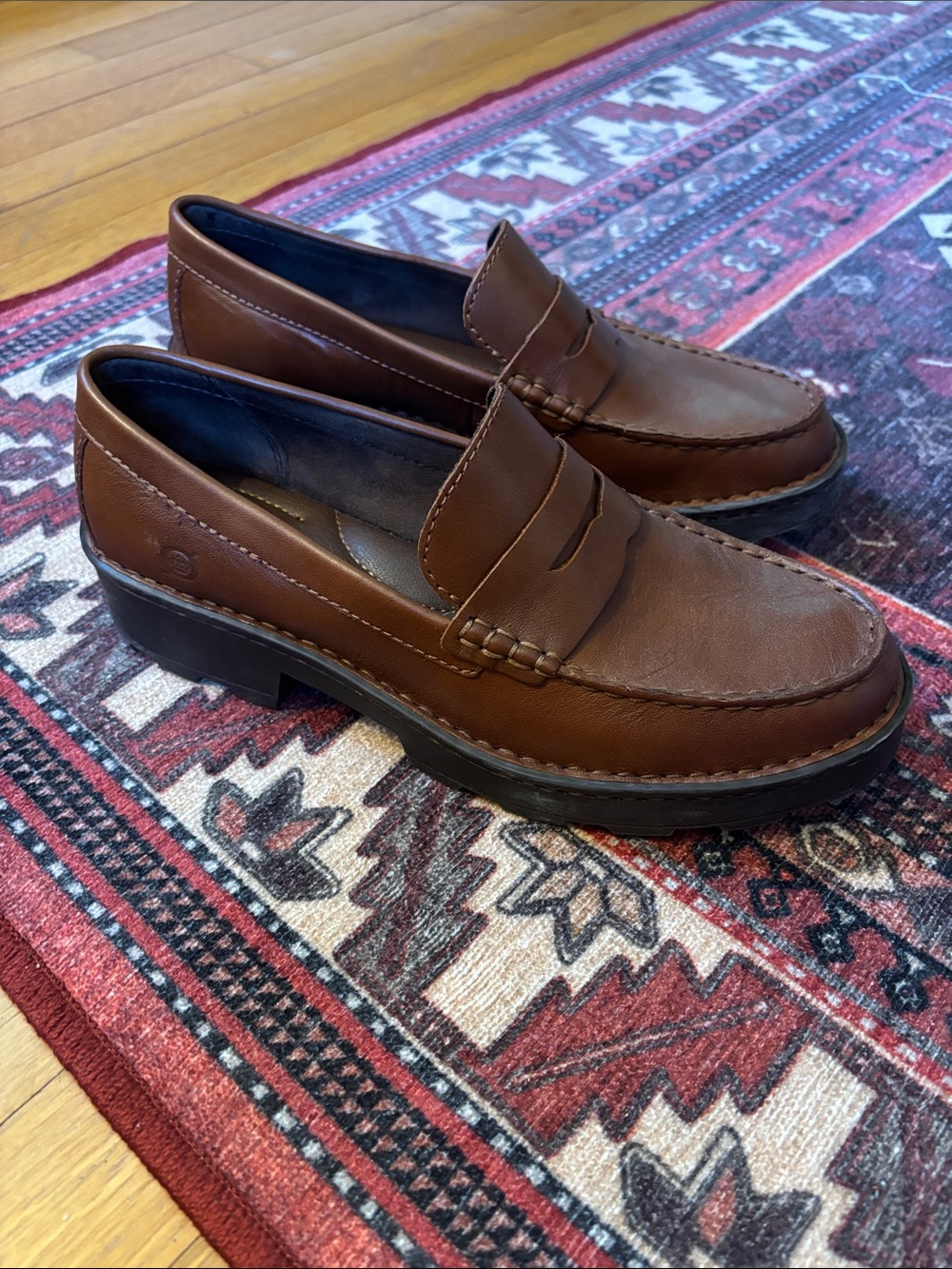 Born Women's Carrera Loafer - Picture 8 of 12